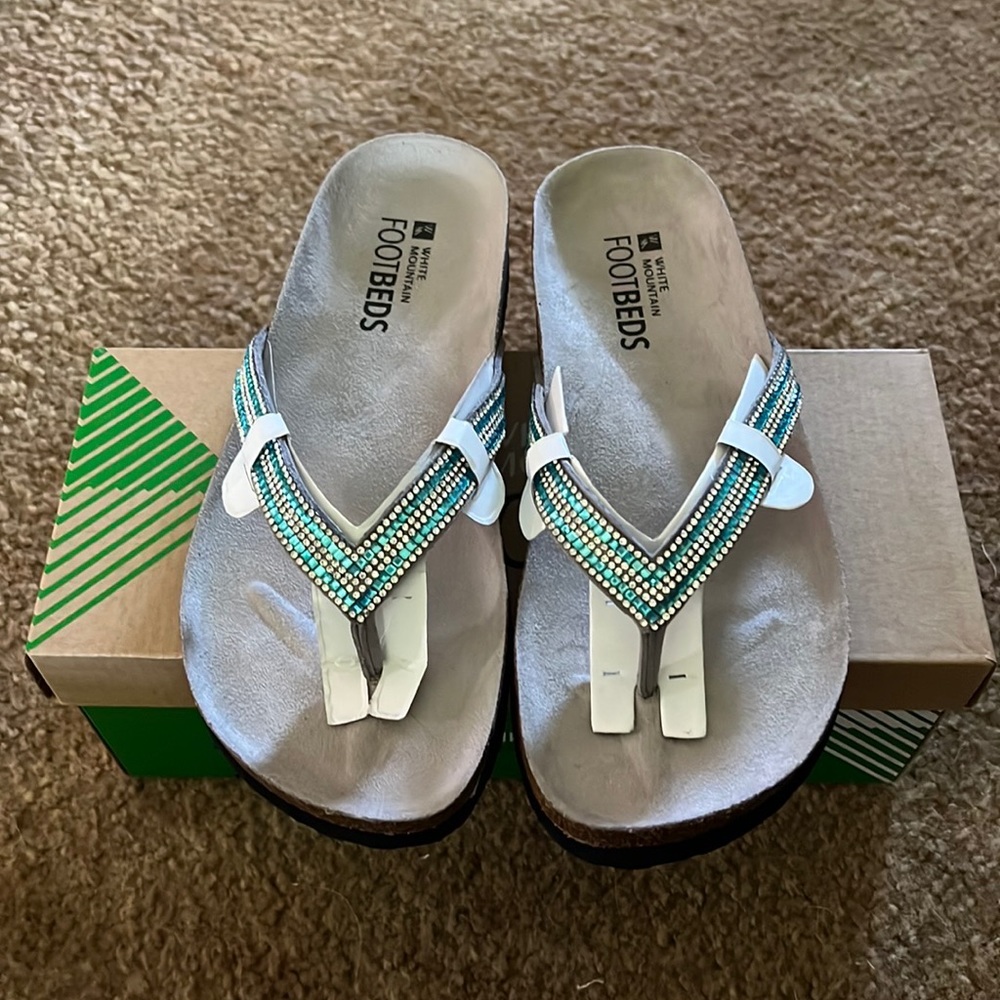 White mountain flip flops